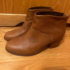 NWOT Toms Leila Bootie